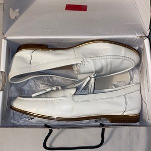 White leather loafer with gold trim tassel pee wee ish